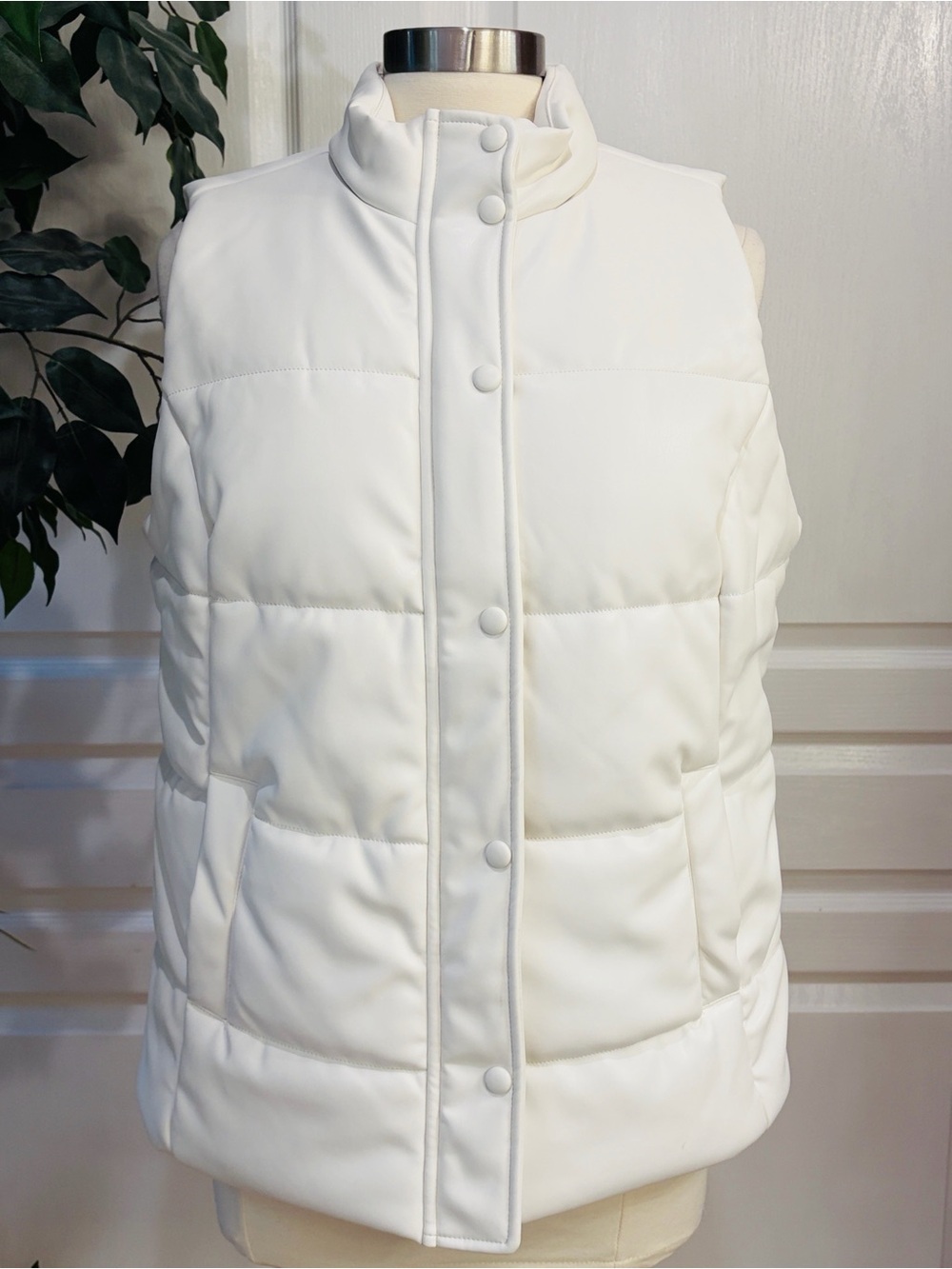 Isaac Mizrahi Live! Faux Leather Vest ~ Ivory